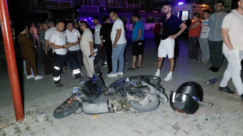 Samsun'da motosiklet ile hafif ticari araç çarpıştı: 2 yaralı