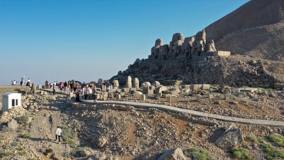 Nemrut Dağı bayramda 8 bin kişiyi ağırladı