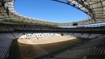 Dolmabahçe'de saha zemini yenileniyor