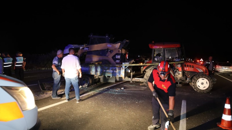 Nevşehir'de traktör ile minibüs çarpıştı: 2'si ağır 10 yaralı