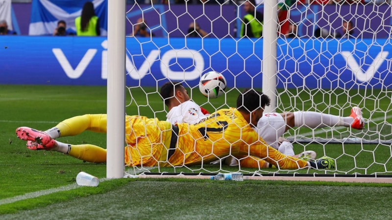 Şanssız an! Samet ve Altay'ın anlaşmazlığında Portekiz golü buldu