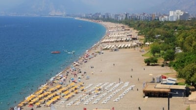 Antalya'da bayram sonrası sahiller turistlere kaldı