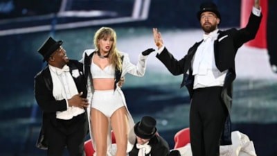 Dünyaca ünlü şarkıcı Taylor Swift'in konserinde yeni olay! Sahnede yanlışlıkla böcek yuttu
