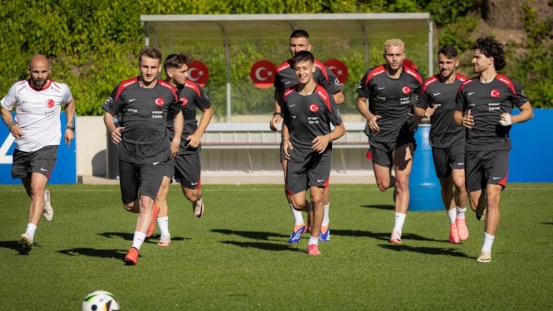 Milliler, Volkspark Stadyumu'nda yürüyüş gerçekleştirdi