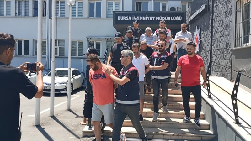 Bursa'da besicileri dolandıran 4 kişi yakalandı