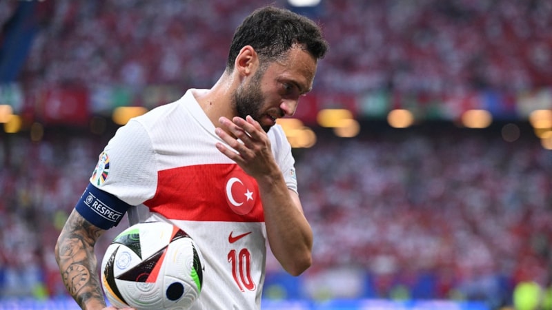 Hakan Çalhanoğlu ve Samet Akaydin cezalı duruma düştü