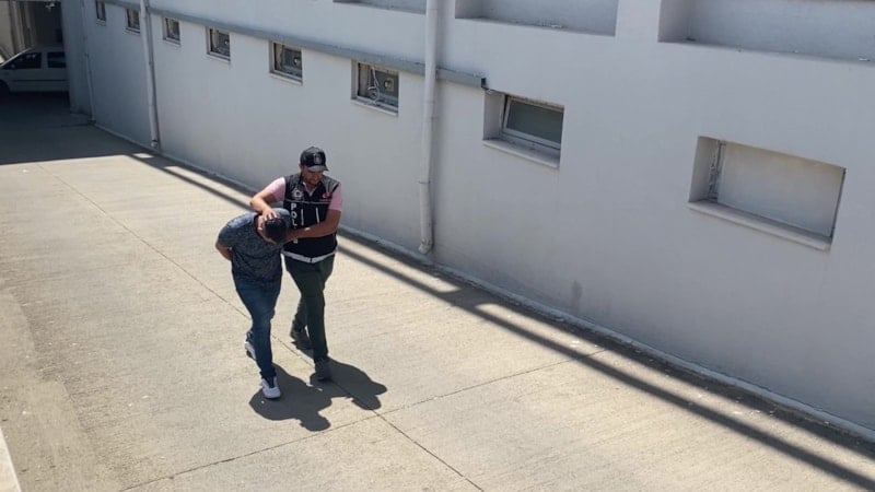 Adana'da ayakkabısının içinde uyuşturucuyla yakalandı: Ucuzdu toplu aldım