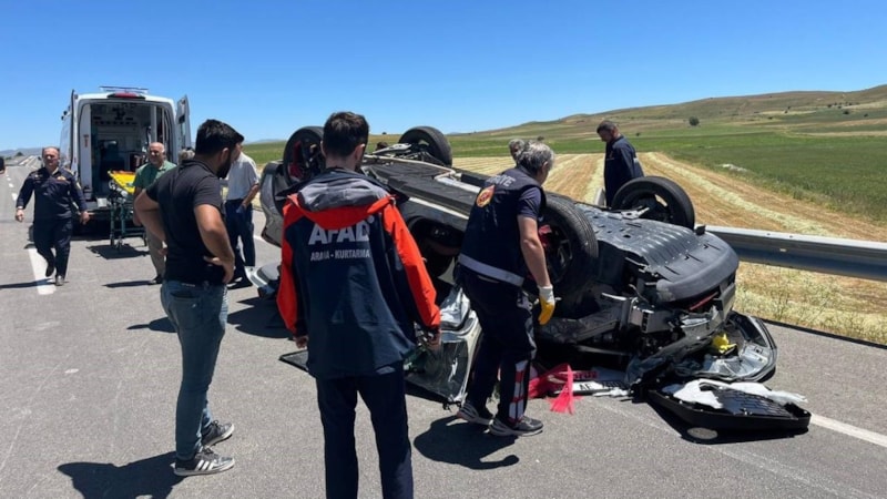 Bayburt’ta gelin arabası ile traktör çarpıştı: 7 yaralı
