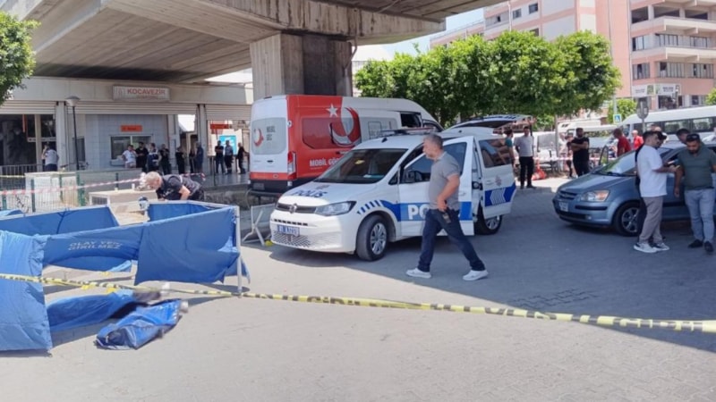 Adana'da trafik ışıklarında silahlı saldırı: 1 ölü