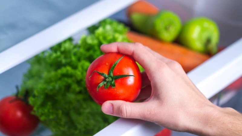 Domatesleri buzdolabında saklayanlar dikkat! Meğer soğuk havayla temas edince…