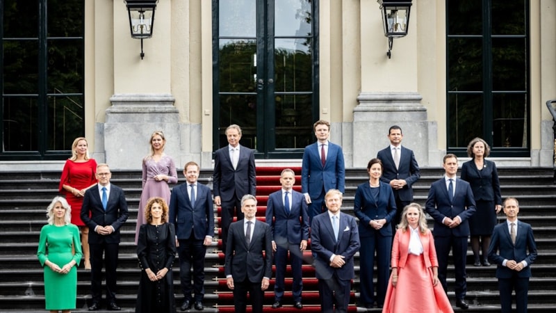 Hollanda'da aşırı sağ-merkez sağ koalisyonu kuruldu