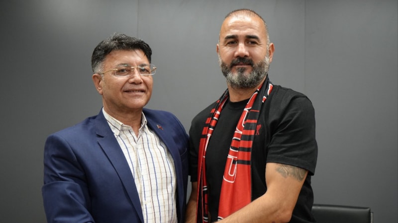 Gökhan Ünal, 24 Erzincanspor'un başına geçti