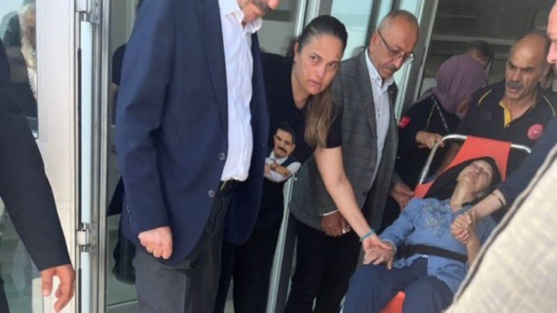 Sinan Ateş cinayeti davasında Ateş'in annesi beyanı sırasında fenalaştı