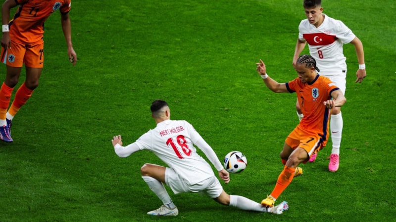 Xavi Simons'un sert hareketine kırmızı kart çıkmadı