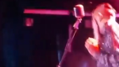 Van'da Cem Adrian'a pet şişe fırlattılar