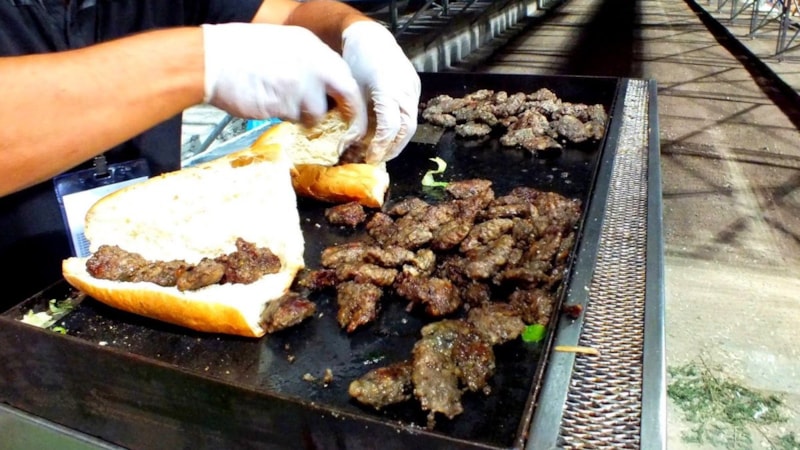 Nam-ı diğer tükürük köftesi! Harcındaki ipucunu bilin, maç köftesi gibi yiyin...