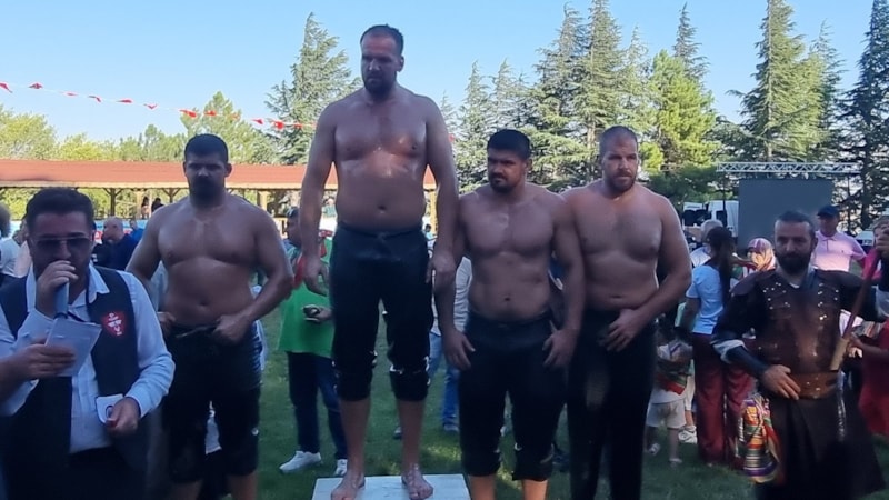 663. Domaniç Yağlı Pehlivan Güreşleri'nin galibi Hüseyin Gümüşalan oldu