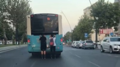 Kahramanmaraş'ta patenli çocukların tehlikeli yolculuğu