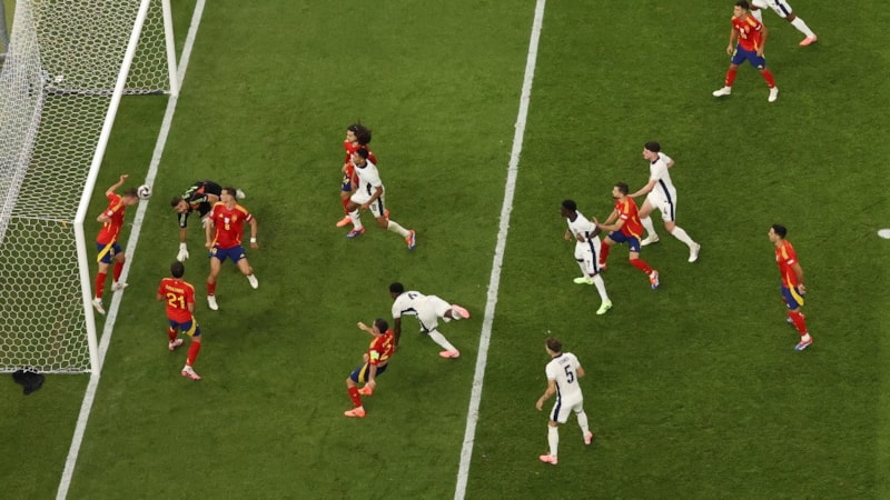 Dani Olmo'nun çizgide müdahalesi İspanya'ya kupayı getirdi