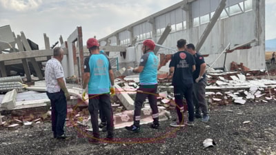 Bingöl'de hayvan çiftliği inşaatı çöktü: 1 ölü 1 yaralı