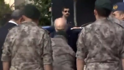 Özel Harekatçılar, sırayla Devlet Bahçeli'nin elini öptü