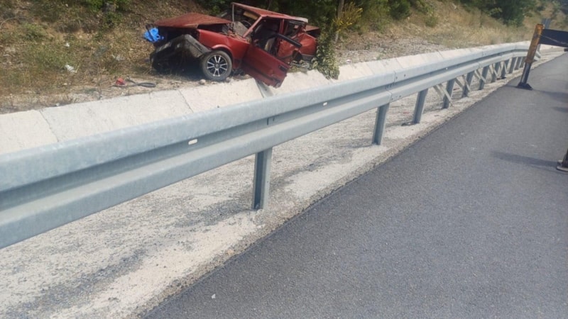 Bolu'da otomobil hurdaya döndü: Baba yaralı, oğlu öldü