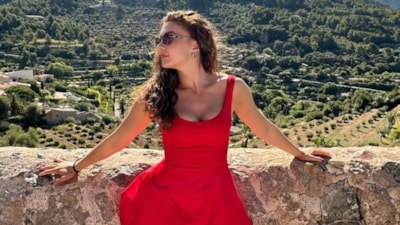 Burcu Özberk kırmızı mini elbisesiyle olay yarattı! 'Yakıyorsun ortalığı'