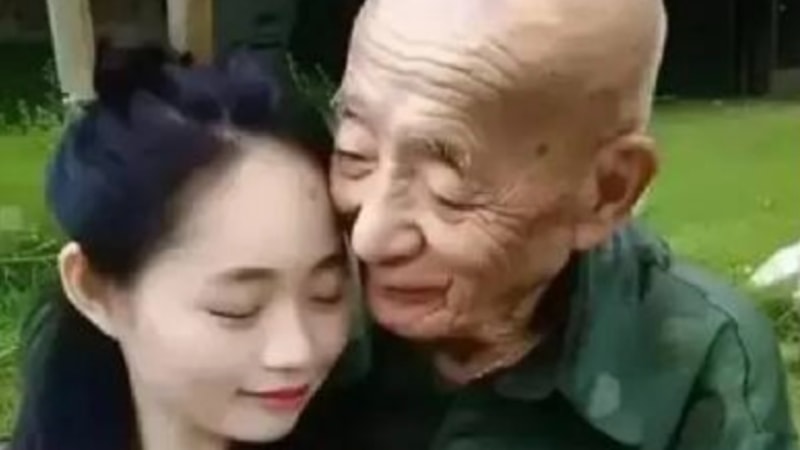 Çin'de 23 yaşındaki kadın 80 yaşındaki adamla evlendi