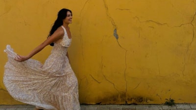 Oyuncu Esra Bilgiç, gözlerini paylaştı! Yayınladığı fotoğraflara beğeni yağdı