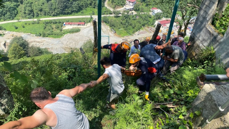 Rize'de çay yüklediği teleferikte akıma kapılan çiftçi ağır yaralandı