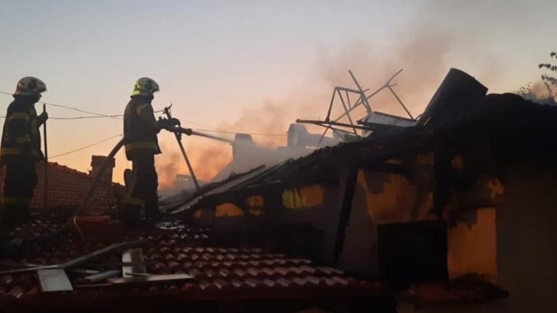 Denizli’de yangında bir ev küle döndü