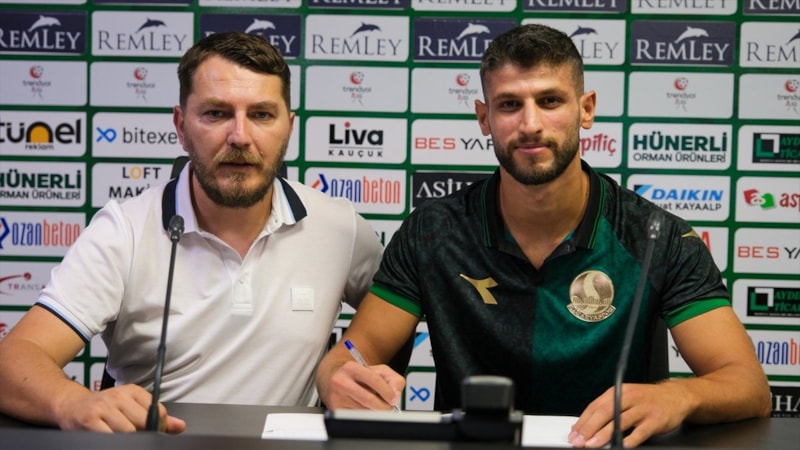 Sakaryaspor, Kahraman Demirtaş'la sözleşme imzaladı