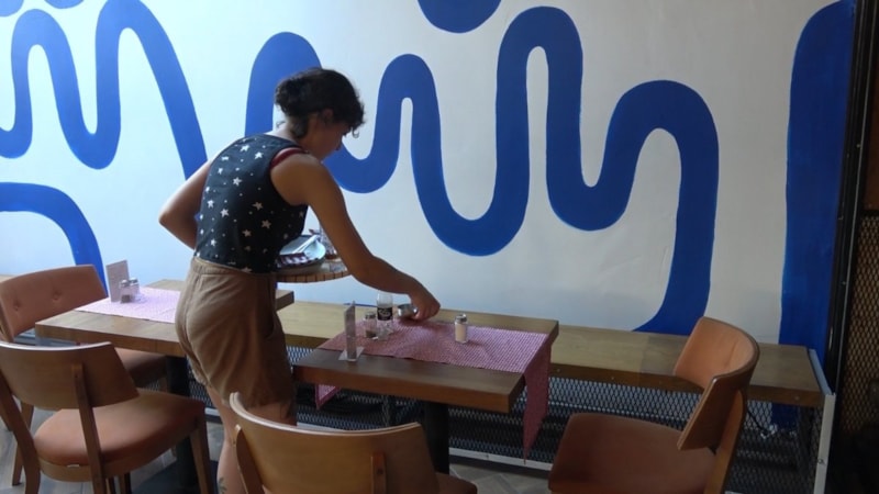 Düzce'de garsonluktan yaptığı birikimle dükkan açtı