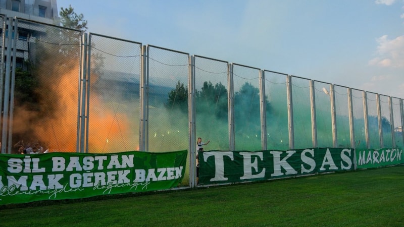 Bursaspor, sezonu 2 bin taraftarıyla açtı