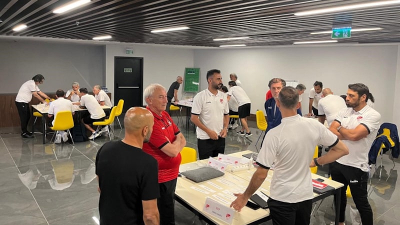 UEFA Pro Lisans Antrenör Eğitim Programı'nın liderlik modülü başladı