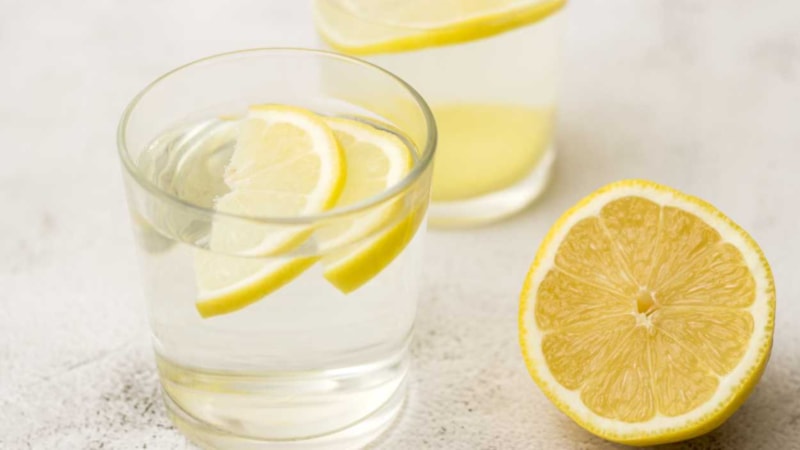 Sabahları aç karnına limonlu su içmek bakın neye iyi geliyor