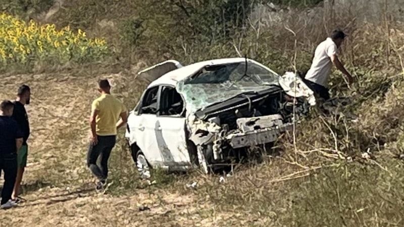 Sakarya'da takla atan otomobil hurdaya döndü: 1 ölü, 1 yaralı