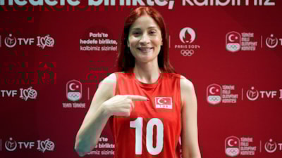 Tuğba Şenoğlu, Filenin Sultanları'nın kadrosundan çıkarıldı