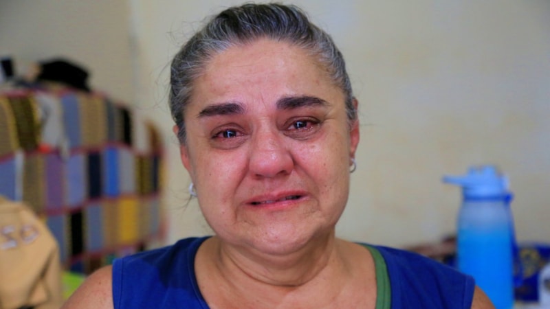 Antalya'da evinden tahliye edilen engelli kadın gözyaşlarına boğuldu