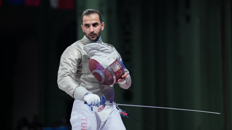 Milli eskrimci Enver Yıldırım, Olimpiyat Oyunları'nda İtalyan rakibine yenildi