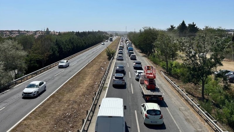 Silivri'de yangın! Edirne istikameti trafiğe kapatıldı