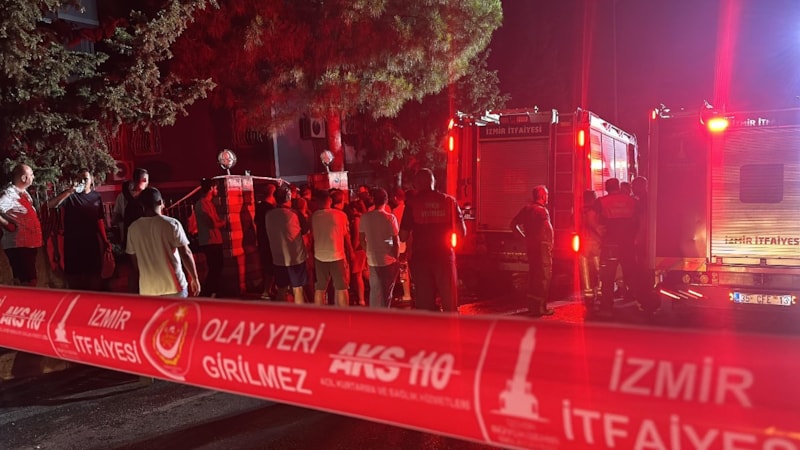 İzmir'de iki kardeşin aydınlatma için yaktıkları mum yangına yol açtı