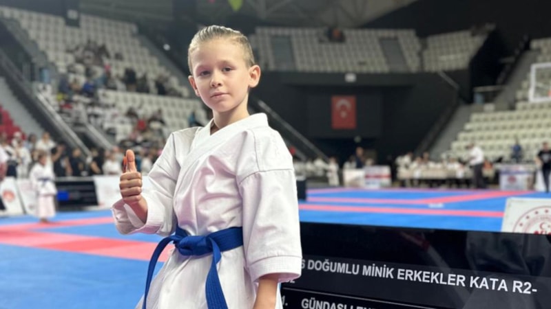 Türkiye üçüncüsü 8 yaşındaki karateci Enes, beyin tümörü nedeniyle hayatını kaybetti