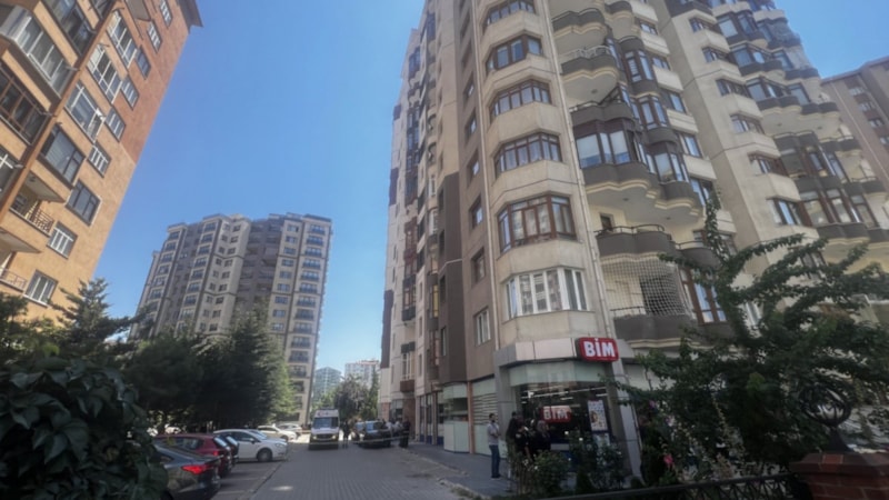 Kayseri'de 11'inci kattan düşen adam öldü