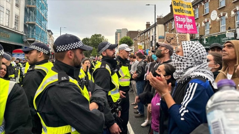 İngiltere'yi ayağa kaldıran teklif: Tekbir getiren göstericiler gözaltına alınsın