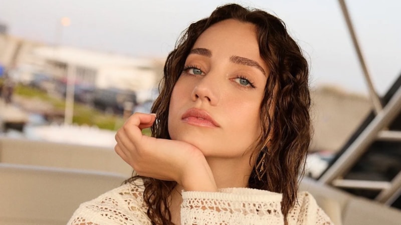 Özge Özacar leopar elbisesiyle sosyal medyayı yıktı geçti! 