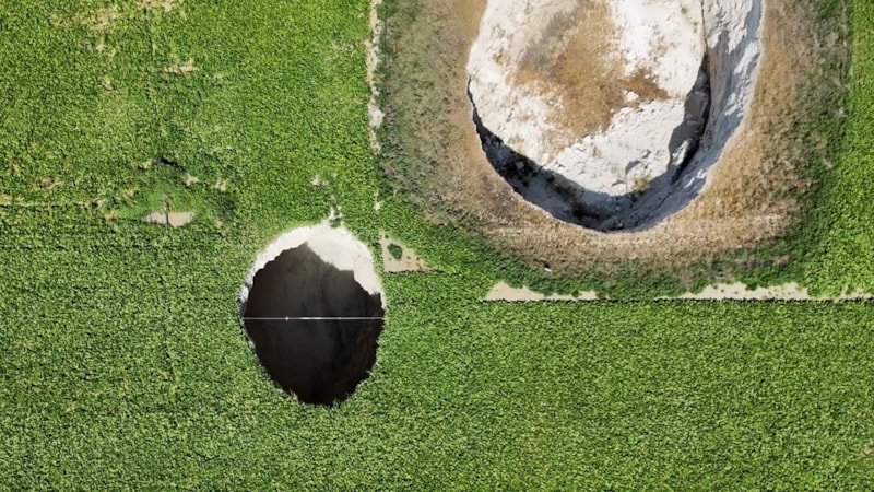 Konya’da evlere yakın obruklar vatandaşı korkutuyor