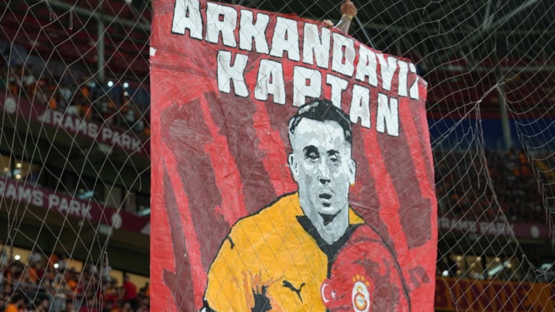 Galatasaray taraftarından Kerem Aktürkoğlu'na destek