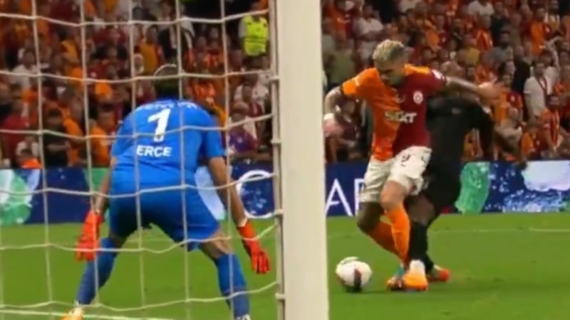 Süper Lig'de sezonun ilk penaltısını Galatasaray kazandı