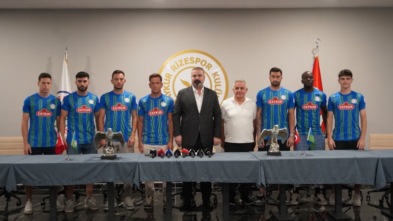 Rizespor'da yeni transferler basına tanıtıldı
